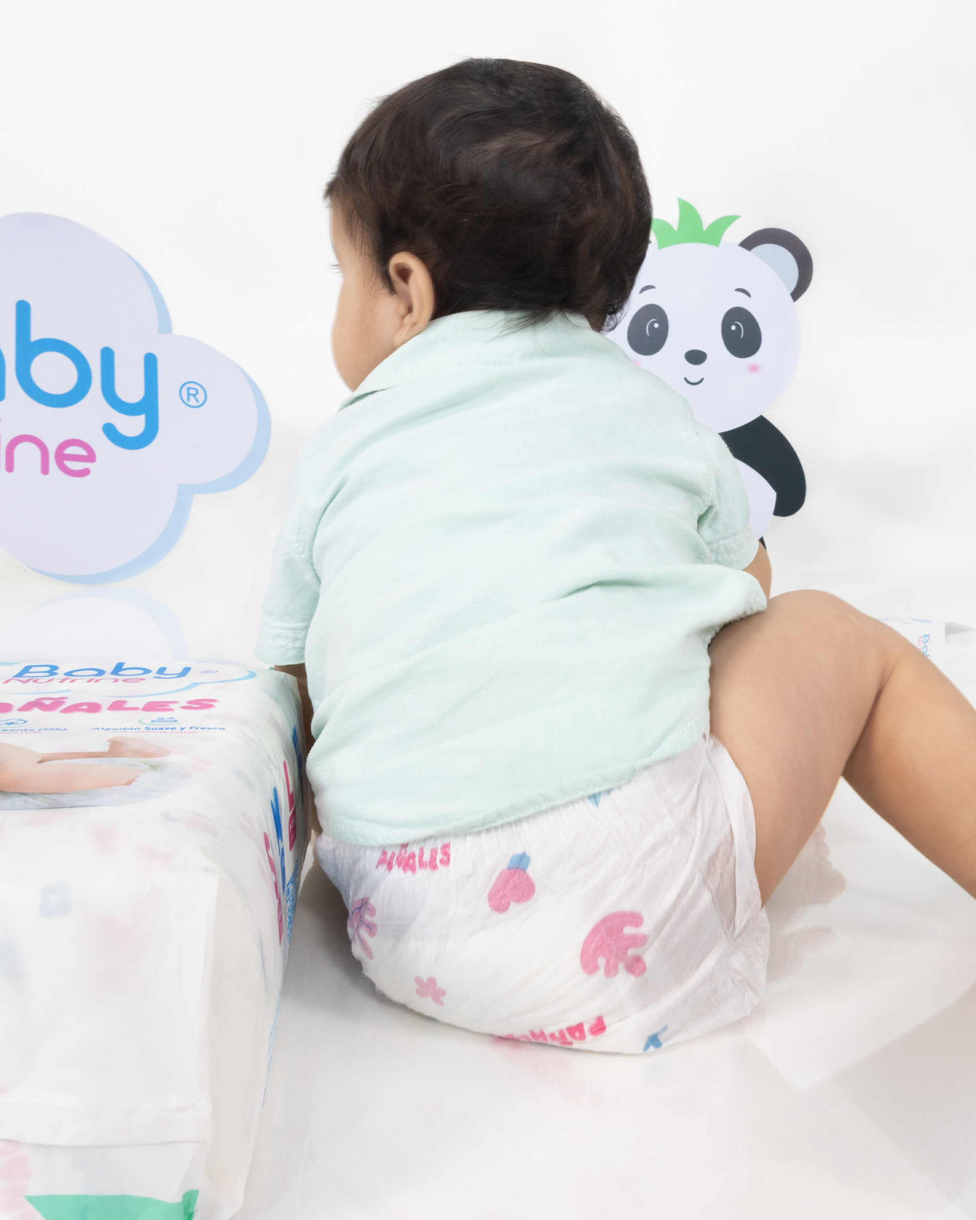Bebé con pañales Baby Nutrine